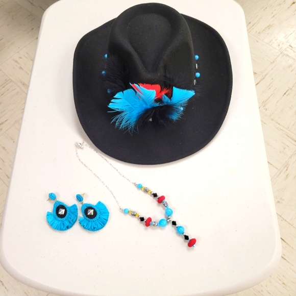 3 PIECE COWGIRL HAT ,NECKLACE & EARRINGS HANDMADE! NWTS - Picture 3 of 9